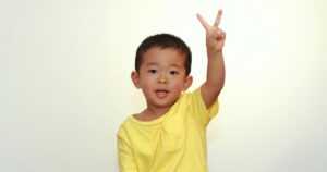 child holding up two fingers