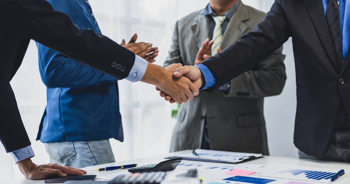 handshake businessman celebrate applause deal settlement negotiation